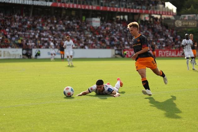 22.08.2025, xrekx, Fussball 2.Bundesliga, SV Elversberg - 1.FC Kaiserslautern v.l. Felix Keidel (SV 07 Elversberg) Naatan Skyttä Skyttae (1.FC Kaiserslautern) (DFL DFB REGULATIONS PROHIBIT ANY USE OF PHOTOGRAPHS as IMAGE SEQUENCES and or QUASI-VIDEO) Elversberg