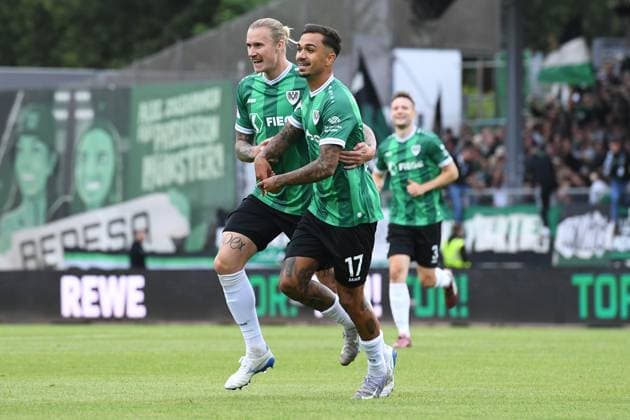 Fußball 2. Bundesliga 3. Spieltag SC Preußen Münster - 1. FC Nürnberg am 22.08.2025 im LVM-Preußenstadion in Münster Torjubel zum 1:0 durch Oliver Batista Meier ( Münster ) DFL regulations prohibit any use of photographs as image sequences and or quasi-video.