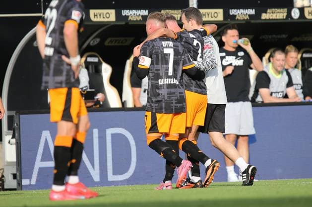 22.08.2025, xmohx, Fussball 2.Bundesliga, SV Elversberg - 1.FC Kaiserslautern v.l. Simon Asta (1. FC Kaiserslautern) verletzt, Verletzung, Schmerz, Schmerzen mit Marlon Ritter (1. FC Kaiserslautern) (DFL DFB REGULATIONS PROHIBIT ANY USE OF PHOTOGRAPHS as IMAGE SEQUENCES and or QUASI-VIDEO) Elversberg