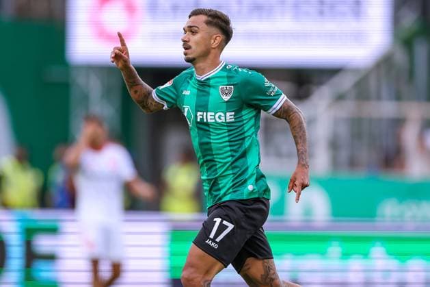 22.08.2025, Fußball, Preußen Münster - 1. FC Nürnberg, 2. Fußball Bundesliga, Preußenstadion, Saison 2025 2026: Torjubel nach dem Tor zum 1:0 durch Torschütze Oliver Batista Meier (Preussen Muenster 17) DFB regulations prohibit any use of photographs as image sequences and or quasi-video. Nordrhein-Westfalen Deutschland