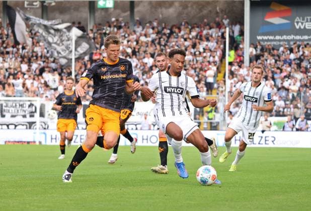 22.08.2025, Fussball, Herren, 2. Bundesliga, Saison 2025 2026, SV 07 Elversberg - 1. FC Kaiserslautern, Fabian Kunze (1. FC Kaiserslautern) Bambase Conte (SV 07 Elversberg) Elversberg Ursapharm-Arena an der Kaiserlinde Saarland Deutschland (DE)
