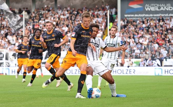 22.08.2025, Fussball, Herren, 2. Bundesliga, Saison 2025 2026, SV 07 Elversberg - 1. FC Kaiserslautern, Fabian Kunze (1. FC Kaiserslautern) Bambase Conte (SV 07 Elversberg) Elversberg Ursapharm-Arena an der Kaiserlinde Saarland Deutschland (DE)