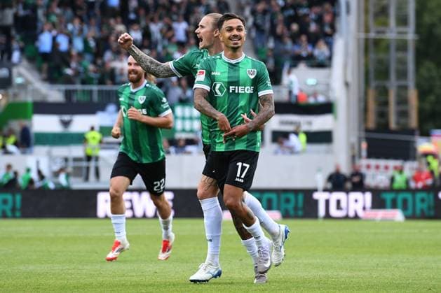 Fußball 2. Bundesliga 3. Spieltag SC Preußen Münster - 1. FC Nürnberg am 22.08.2025 im LVM-Preußenstadion in Münster Torjubel zum 2:0 durch Oliver Batista Meier ( Münster ) DFL regulations prohibit any use of photographs as image sequences and or quasi-video.