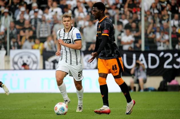 22.08.2025, xmohx, Fussball 2.Bundesliga, SV Elversberg - 1.FC Kaiserslautern v.l. Lasse Günther (SV Elversberg) Faride Alidou (1. FC Kaiserslautern) Zweikampf, Aktion, action, battle for the ball (DFL DFB REGULATIONS PROHIBIT ANY USE OF PHOTOGRAPHS as IMAGE SEQUENCES and or QUASI-VIDEO) Elversberg