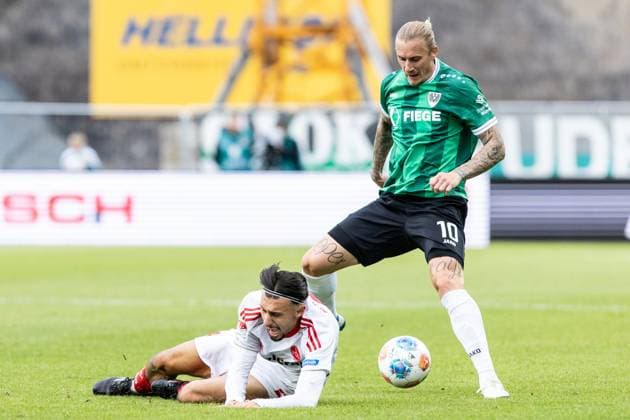 2. Fußball Bundesliga: SC Preußen Münster - 1.FC Nürnberg; 22.08.2025 Berkay Yilmaz (1.FC Nürnberg, 21), Marvin Schulz (SC Preußen Münster, 10) 2. Fußball Bundesliga: SC Preußen Münster - 1.FC Nürnberg; LVM Preußenstadion, Münster; 22.08.2025 DFL regulations prohibit any use of photographs as image sequences and or quasi video.