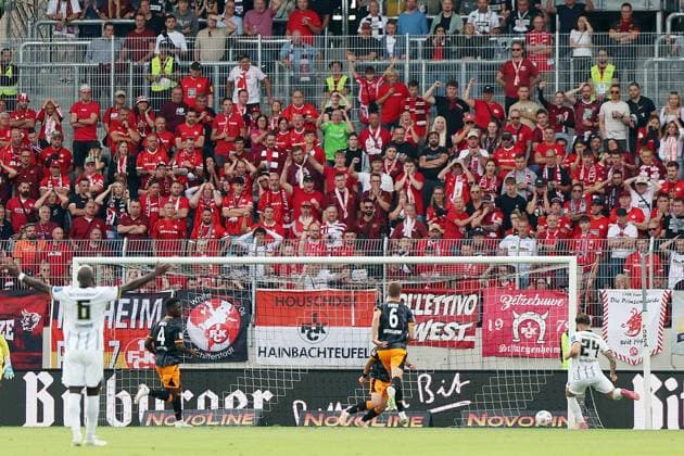 22.08.2025, xrekx, Fussball 2.Bundesliga, SV Elversberg - 1.FC Kaiserslautern v.l. Torschuss zum 1:0 durch Luca Schnellbacher (SV 07 Elversberg) (DFL DFB REGULATIONS PROHIBIT ANY USE OF PHOTOGRAPHS as IMAGE SEQUENCES and or QUASI-VIDEO) Elversberg