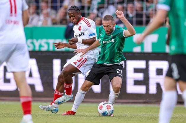 22.08.2025, Fußball, Preußen Münster - 1. FC Nürnberg, 2. Fußball Bundesliga, Preußenstadion, Saison 2025 2026: Mohamed AlÃ¬ Zoma (1FC Nuernberg 23) im Zweikampf gegen Rico Preißinger (Preussen Muenster 21) DFB regulations prohibit any use of photographs as image sequences and or quasi-video. Nordrhein-Westfalen Deutschland