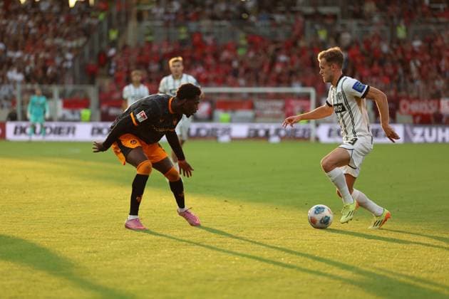22.08.2025, xrekx, Fussball 2.Bundesliga, SV Elversberg - 1.FC Kaiserslautern v.l. Faride Alidou (1.FC Kaiserslautern) Tom Zimmerschied (SV 07 Elversberg) (DFL DFB REGULATIONS PROHIBIT ANY USE OF PHOTOGRAPHS as IMAGE SEQUENCES and or QUASI-VIDEO) Elversberg
