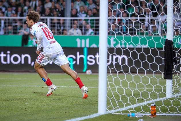 22.08.2025, Fußball, Preußen Münster - 1. FC Nürnberg, 2. Fußball Bundesliga, Preußenstadion, Saison 2025 2026: Torjubel nach dem Tor zum 1:2 durch Torschütze Rafael Lubach (1FC Nuernberg 18) DFB regulations prohibit any use of photographs as image sequences and or quasi-video. Nordrhein-Westfalen Deutschland