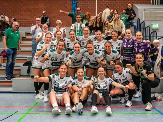 Jubel bei der Mannschaft von Frisch Auf Goeppingen nach dem klaren Sieg in der 1. Runde des DHB-Pokals, Bergischer HC vs. Frisch Auf Goeppingen, Handball, DHB-Pokal, Spielzeit 2025 2026, 22.08.2025 Bergischer HC vs. Frisch Auf Goeppingen, Handball, DHB-Pokal, Spielzeit 2025 2026, 22.08.2025 Solingen Copyright: xMichaelxSchmidt Eibner-Pressefotx EP_MST