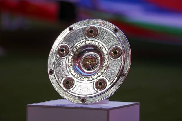 Meisterschale, FC Bayern Muenchen vs. RB Leipzig, Fussball, 1. Bundesliga, 1. Spieltag, 22.08.2025 DFB regulations prohibit any use of photographs as image sequences and or quasi-video Muenchen Bayern Deutschland
