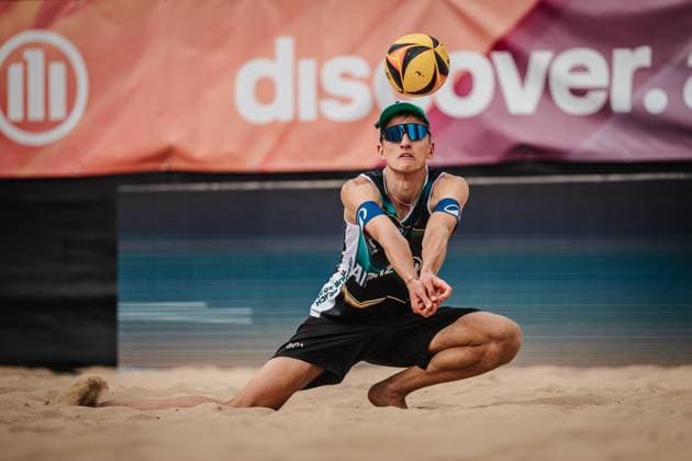 Beachvolleyball Männer Allianz German Beach Tour 2025 Tourstop Berlin 22.08.2025 Momme Lorenz nimmt den Ball an Berlin Funkhaus Beach Berlin Deutschland