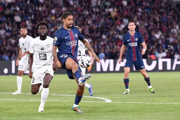 Paris Saint-Germain v Angers SCO - Ligue 1 McDonald s 2025 2026 02 Carlens ARCUS (sco) - 29 Bradley BARCOLA (psg) during Ligue 1 McDonald s match between Paris and Angers at Parc des Princes on August 22, 2025 in Paris, France. Paris France  Copyright: xFEPx 776370786