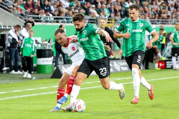 22.08.2025, xgrfx, Fussball 2.Bundesliga, Preußen Münster - 1.FC Nürnberg v.l. Julian Justvan (1.FC Nürnberg), Malik Batmaz (Preußen Münster) (DFL DFB REGULATIONS PROHIBIT ANY USE OF PHOTOGRAPHS as IMAGE SEQUENCES and or QUASI-VIDEO) Münster