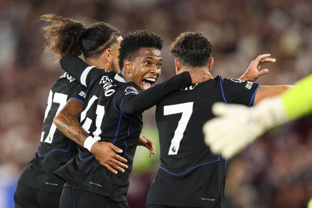 West Ham v Chelsea 22 August 2025, London - Premier League Football - West Ham United v Chelsea - Estevao of Chelsea celebrates their third goal with Malo Gusto of Chelsea and Pedro Neto of Chelsea - Photo: Charlotte Wilson Offside. London UK Copyright: xCharlottexWilsonx xOffsidexOffside