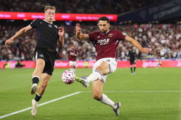 West Ham v Chelsea 22 August 2025, London - Premier League Football - West Ham United v Chelsea - Maximilian Kilman of West Ham United and Liam Delap of Chelsea - Photo: Charlotte Wilson Offside. London UK Copyright: xCharlottexWilsonx xOffsidexOffside