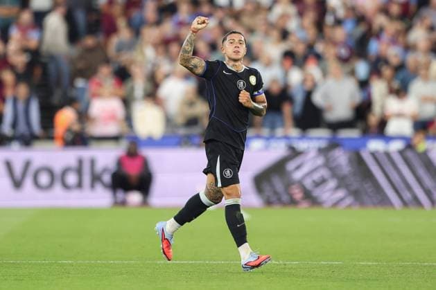22nd August 2025; London Stadium, London, England; Premier League Football, West Ham United versus Chelsea; Enzo Fernandez of Chelsea celebrates scoring his sides 3rd goal of the match in the 34th minute for 1-3  HenningxVonxJagow