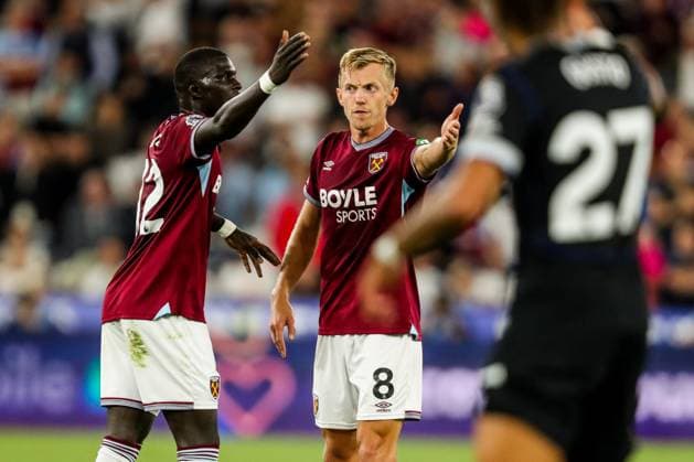 Premier League West Ham United v Chelsea James Ward-Prowse of West Ham United reacts during the Premier League match West Ham United vs Chelsea at London Stadium, London, United Kingdom, 22nd August 2025 (Photo by Izzy Poles News Images) London London Stadium United Kingdom Copyright: xIzzyxPoles NewsxImagesx