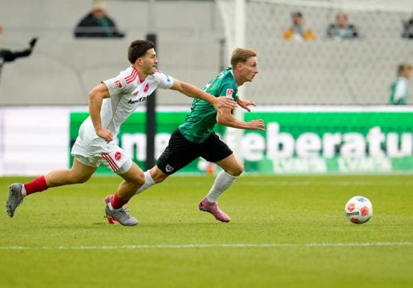 Luka Lochoshvili (1. FC Nuernberg, 24) gegen Joshua Mees (SC Preussen Muenster, 8) GER, SC Preussen Muenster vs. 1. FC Nuernberg 2. Bundesliga, 3. Spieltag, Saison 2025 2026, 22.08.2025 DFL REGULATIONS PROHIBIT ANY USE OF PHOTOGRAPHS AS IMAGE SEQUENCES AND OR QUASI-VIDEO GER, SC Preussen Muenster vs. 1. FC Nuernberg, 2. Bundesliga, 3. Spieltag, Saison 2025 2026, 22.08.2025 Braunschweig