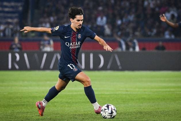 Ligue 1 PSG vs Angers SCO - FA Paris Saint-Germain’s midfielder Vitinha runs with the ball during the French L1 football match between Paris Saint-Germain and Angers SCO at the Parc des Princes stadium in Paris on August 22, 2025. Photo by Firas Abdullah ABACAPRESS.COM Paris Île-de-France France  Copyright: xAbdullahxFiras ABACAx