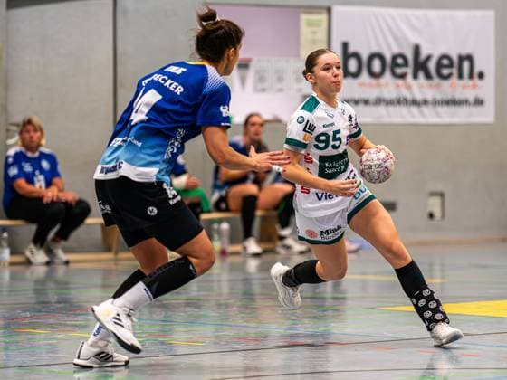 Lara Daeuble (Frisch Auf Frauen, 95) mit Tempo am Ball, Bergischer HC vs. Frisch Auf Goeppingen, Handball, DHB-Pokal, Spielzeit 2025 2026, 22.08.2025 Bergischer HC vs. Frisch Auf Goeppingen, Handball, DHB-Pokal, Spielzeit 2025 2026, 22.08.2025 Solingen Copyright: xMichaelxSchmidt Eibner-Pressefotx EP_MST