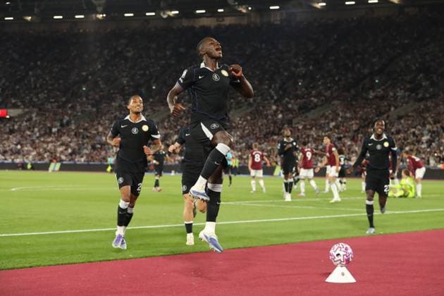 West Ham United FC v Chelsea FC, English Premier League Moises Caicedo of Chelsea celebrates his goal in the 54th minute for 1-4 during the West Ham United FC v Chelsea FC English Premier League match at the London Stadium, London, United Kingdom on 22 August 2025 Credit: Katie Chan Every Second Media Editorial use only. All images are copyright Every Second Media Limited. No images may be reproduced without prior permission. All rights reserved. Premier League and Football League images are subject to licensing agreements with Football DataCo Limited. see https: www.football-dataco.com Copyright: xIMAGO EveryxSecondxMediax ESM-1558-0094 KatiexChanx xEveryxSecondxMediax