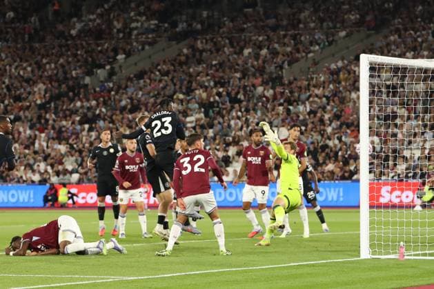 West Ham United FC v Chelsea FC, English Premier League Trevoh Chalobah of Chelsea scores in the 58th minute for 1-5 during the West Ham United FC v Chelsea FC English Premier League match at the London Stadium, London, United Kingdom on 22 August 2025 Credit: Katie Chan Every Second Media Editorial use only. All images are copyright Every Second Media Limited. No images may be reproduced without prior permission. All rights reserved. Premier League and Football League images are subject to licensing agreements with Football DataCo Limited. see https: www.football-dataco.com Copyright: xIMAGO EveryxSecondxMediax ESM-1558-0104 KatiexChanx xEveryxSecondxMediax