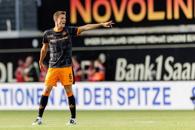 Fabian Kunze (1.FC Kaiserslautern) gibt Anweisungen, SV Elversberg vs 1.FC Kaiserslautern, Fussball, 2. Bundesliga, 3. Spieltag, Saison 2025 2026, 22.08.2025 DFB regulations prohibit any use of photographs as image sequences and or quasi-video. SV Elversberg vs 1.FC Kaiserslautern, Fussball, 2. Bundesliga, 3. Spieltag, Saison 2025 2026, 22.08.2025