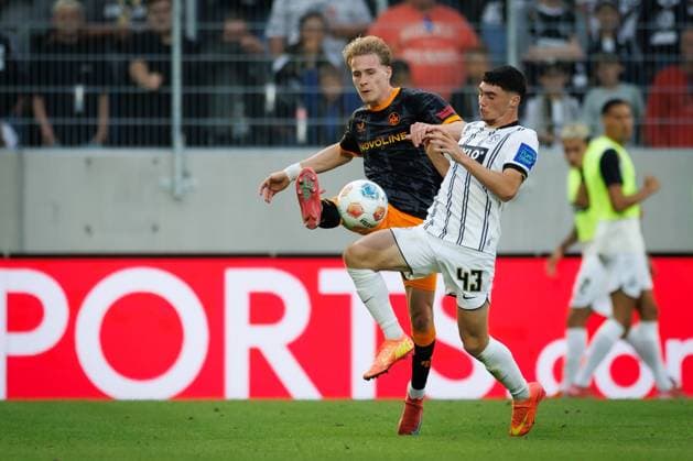 Mika Haas (1.FC Kaiserslautern) im Zweikampf mit Felix Keidel (SV 07 Elversberg), SV Elversberg vs 1.FC Kaiserslautern, Fussball, 2. Bundesliga, 3. Spieltag, Saison 2025 2026, 22.08.2025 DFB regulations prohibit any use of photographs as image sequences and or quasi-video. SV Elversberg vs 1.FC Kaiserslautern, Fussball, 2. Bundesliga, 3. Spieltag, Saison 2025 2026, 22.08.2025