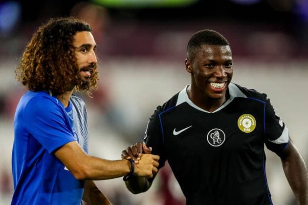 Premier League West Ham United v Chelsea Marc Cucurella and Moises Caicedo of Chelsea celebrate after the teams victory following the Premier League match West Ham United vs Chelsea at London Stadium, London, United Kingdom, 22nd August 2025 (Photo by Izzy Poles News Images) London London Stadium United Kingdom Copyright: xIzzyxPoles NewsxImagesx