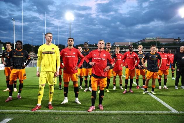 22.08.2025, xmohx, Fussball 2.Bundesliga, SV Elversberg - 1.FC Kaiserslautern v.l. Spieler von Kaiserslautern sind Enttäuscht, traurig, frustriert (DFL DFB REGULATIONS PROHIBIT ANY USE OF PHOTOGRAPHS as IMAGE SEQUENCES and or QUASI-VIDEO) Elversberg