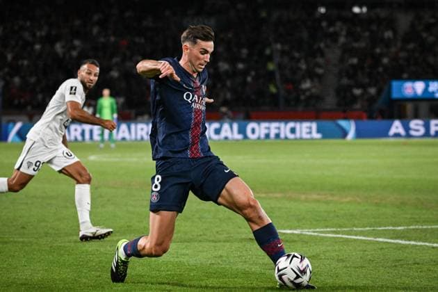 Ligue 1 PSG vs Angers SCO - FA Paris Saint-Germain’s midfielder Fabian Ruiz controls the ball during the French L1 football match between Paris Saint-Germain and Angers SCO at the Parc des Princes stadium in Paris on August 22, 2025. Photo by Firas Abdullah ABACAPRESS.COM Paris Île-de-France France  Copyright: xAbdullahxFiras ABACAx