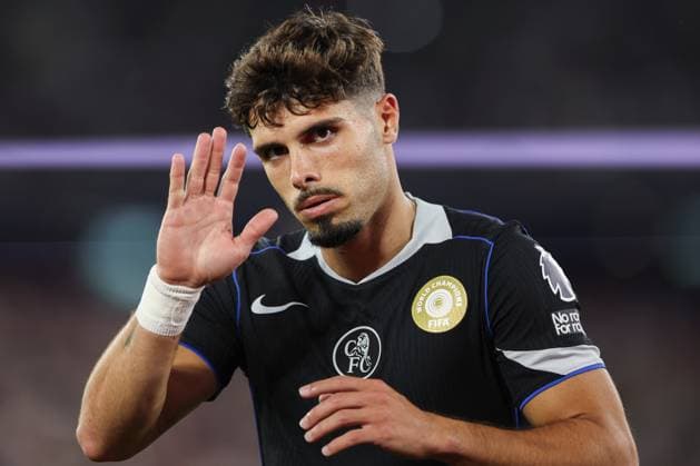 22nd August 2025; London Stadium, London, England; Premier League Football, West Ham United versus Chelsea; Pedro Neto of Chelsea  HenningxVonxJagow