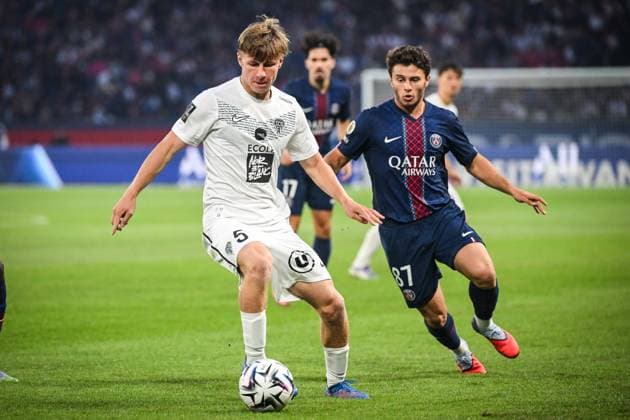 August 22, 2025, Paris, France, France: MARIUS COURCOUL of Angers and JOAO NEVES of PSG during the Ligue 1 match between Paris Saint-Germain (PSG) and Angers SCO at Parc des Princes Stadium. PSG won 1:0. Paris France - ZUMAm308 20250822_zsp_m308_001 Copyright: xMatthieuxMirvillex