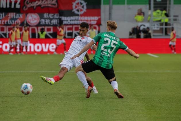 22.08.2025, xgrfx, Fussball 2.Bundesliga, Preußen Münster - 1.FC Nürnberg v.l. Henri Koudossou (1.FC Nürnberg), Luca Bolay (Preußen Münster) (DFL DFB REGULATIONS PROHIBIT ANY USE OF PHOTOGRAPHS as IMAGE SEQUENCES and or QUASI-VIDEO) Münster