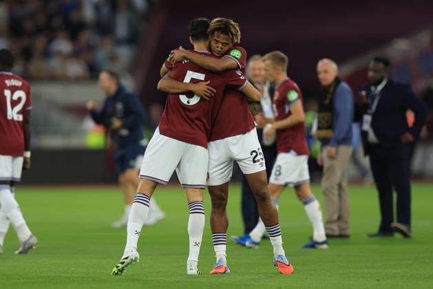 West Ham United v Chelsea Premier League 22 08 2025. West Ham United defender Jean-Clair Todibo (25) embraces West Ham United defender Max Kilman (3) before kick off during the Premier League match between West Ham United and Chelsea at the London Stadium, London, England on 22 August 2025. London London Stadium England Editorial use only DataCo restrictions apply See www.football-dataco.com , Copyright: xSimonxRoex PSI-22633-0174