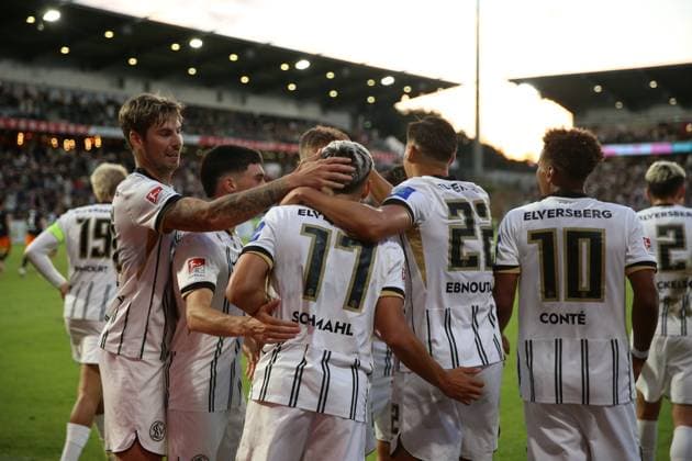 22.08.2025, xrekx, Fussball 2.Bundesliga, SV Elversberg - 1.FC Kaiserslautern v.l. Torjubel nach dem Tor zum 2:1 celebrating the goal celebrate durch Frederik Schmahl (SV 07 Elversberg) (DFL DFB REGULATIONS PROHIBIT ANY USE OF PHOTOGRAPHS as IMAGE SEQUENCES and or QUASI-VIDEO) Elversberg