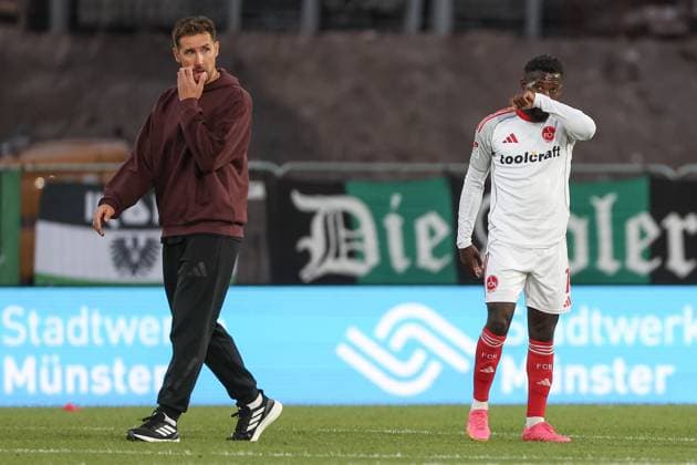 2. Bundesliga - SC Preußen Münster - 1. FC Nürnberg am 22.08.2025 im LVM Preußenstadion in Münster Enttäuschte Nürnberger, hier Trainer Miroslav Miro Klose (Nuernberg) und Mickael Biron (Nuernberg 7)