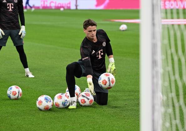 22.08.2025, xsltx, Fussball 1.Bundesliga, FC Bayern Muenchen - RB Leipzig v.l. Jonas Urbig (FC Bayern München) (DFL DFB REGULATIONS PROHIBIT ANY USE OF PHOTOGRAPHS as IMAGE SEQUENCES and or QUASI-VIDEO)