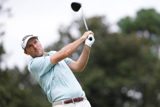 ATLANTA, GA - AUGUST 22: Russell Henley of the United States watches his drive on No. 18 during the second round of the PGA, Golf Herren Tour Championship, August 22, 2025 at East Lake Golf Club in Atlanta, Georgia. (Photo by Matthew Maxey Icon Sportswire) GOLF: AUG 22 PGA FedEx Cup Playoffs - Tour Championship EDITORIAL USE ONLY Icon250822063