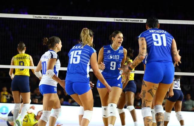 (250823) -- CHIANG MAI, Aug. 23, 2025 -- Players of Greece celebrate scoring during the Preliminary Phase Pool C match between Brazil and Greece at the Volleyball Women s World Championship, WM, Weltmeisterschaft in Chiang Mai, Thailand, Aug. 22, 2025. ) (SP)THAILAND-CHIANG MAI-VOLLEYBALL-WOMEN S WORLD CHAMPIONSHIP-BRA VS GRE SunxWeitong 