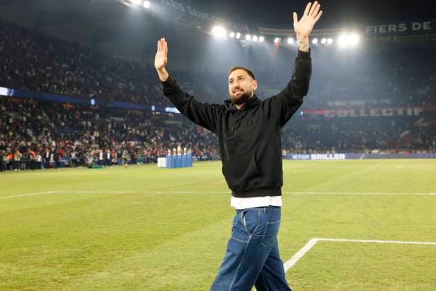 RECORD DATE NOT STATED FOOTBALL L1 PSG ANGERS SCO PHOTOPQR LE PARISIEN Olivier CORSAN ; Paris ; ; Parc des Princes, Paris, France, le 22 août 2025. 2e journée J2 du championnat de football français de ligue 1 L1 Paris Saint-Germain PSG SCO d Angers Présentation des cinq trophées remportés depuis un an (saison 2024-2025), Gianluigi Donnarumma est présent. Salut aux supporters du PSG photo : LP Olivier Corsan Paris; Parc des Princes, Paris, France, August 22, 2025. Matchday 2 of the French Ligue 1 football championship (L1) Paris Saint-Germain PSG Angers SCO