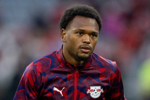 Lois Openda (RB Leipzig, 11) beim Aufwaermen Portrait Portraet. GER, FC Bayern Muenchen vs. RB Leipzig, Fussball, Bundesliga, 1. Spieltag, Spielzeit 2025 2026, 22.08.2025. (DFL DFB REGULATIONS PROHIBIT ANY USE OF PHOTOGRAPHS as IMAGE SEQUENCES and or QUASI-VIDEO). GER, FC Bayern Muenchen vs. RB Leipzig, Fussball, Bundesliga, 1. Spieltag, Spielzeit 2025 2026, 22.08.2025. Muenchen Copyright: xEibner-Pressefoto HeikexFeinerx EP_HFR