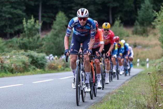 Radsport UCI ProSeries Men Elite LIDL Deutschland Tour 2025 Etappe 3 Arnsberg - Kassel am 23.08.2025 Das Peloton angeführt von Pascal Eenkhoorn ( SOUDAL QUICK-STEP )