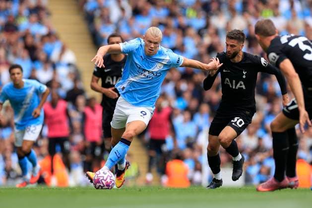 Manchester City v Tottenham Hotspur Premier League 23 08 2025. Erling Haaland (9) of Manchester City runs past Rodrigo Bentancur (30) of Tottenham Hotspur during the Premier League match between Manchester City and Tottenham Hotspur at the Etihad Stadium, Manchester, England on 23 August 2025. Manchester Etihad Stadium Manchester England Editorial use only DataCo restrictions apply See www.football-dataco.com , Copyright: xConorxMolloyx PSI-22653-0037