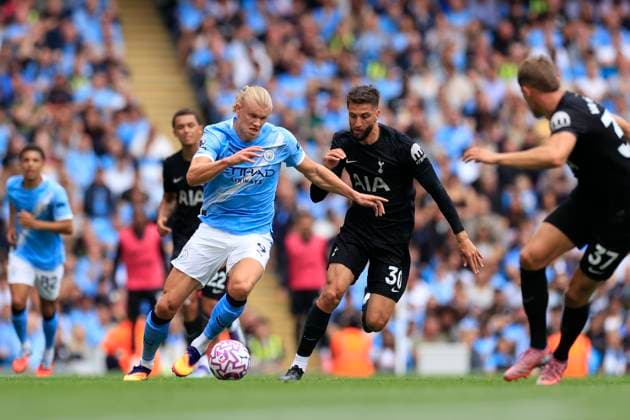 Manchester City v Tottenham Hotspur Premier League 23 08 2025. Erling Haaland (9) of Manchester City runs past Rodrigo Bentancur (30) of Tottenham Hotspur during the Premier League match between Manchester City and Tottenham Hotspur at the Etihad Stadium, Manchester, England on 23 August 2025. Manchester Etihad Stadium Manchester England Editorial use only DataCo restrictions apply See www.football-dataco.com , Copyright: xConorxMolloyx PSI-22653-0038