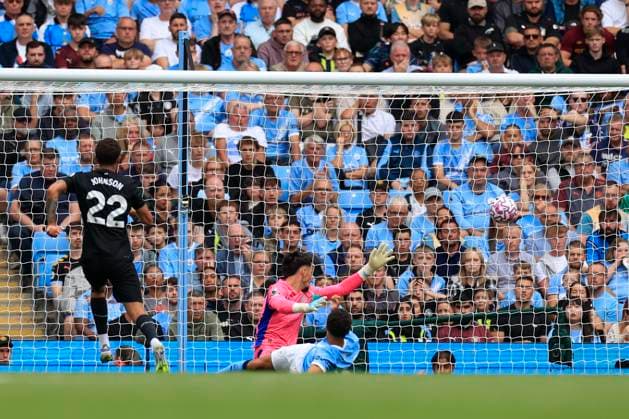 Manchester City v Tottenham Hotspur Premier League 23 08 2025. Brennan Johnson (22) of Tottenham Hotspur scores to make it 0-1 during the Premier League match between Manchester City and Tottenham Hotspur at the Etihad Stadium, Manchester, England on 23 August 2025. Manchester Etihad Stadium Manchester England Editorial use only DataCo restrictions apply See www.football-dataco.com , Copyright: xConorxMolloyx PSI-22653-0039