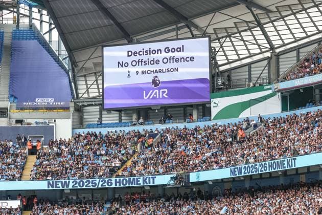 Premier League Manchester City v Tottenham Hotspur VAR no offside offence on Richarlison of Tottenham Hotspur during the Premier League match Manchester City vs Tottenham Hotspur at Etihad Stadium, Manchester, United Kingdom, 23rd August 2025 (Photo by Mark Cosgrove News Images) Manchester Etihad Stadium Manchester United, ManU Kingdom Copyright: xMarkxCosgrove NewsxImagesx