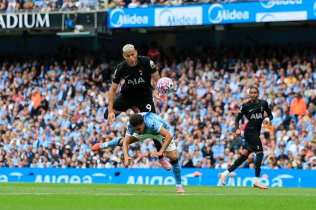 Manchester City v Tottenham Hotspur Premier League 23 08 2025. Richarlison (9) of Tottenham Hotspur has a header on goal during the Premier League match between Manchester City and Tottenham Hotspur at the Etihad Stadium, Manchester, England on 23 August 2025. Manchester Etihad Stadium Manchester England Editorial use only DataCo restrictions apply See www.football-dataco.com , Copyright: xConorxMolloyx PSI-22653-0060