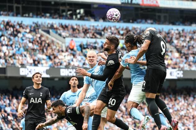 Premier League Manchester City v Tottenham Hotspur Richarlison of Tottenham Hotspur heads on goal during the Premier League match Manchester City vs Tottenham Hotspur at Etihad Stadium, Manchester, United Kingdom, 23rd August 2025 (Photo by Mark Cosgrove News Images) Manchester Etihad Stadium Manchester United, ManU Kingdom Copyright: xMarkxCosgrove NewsxImagesx